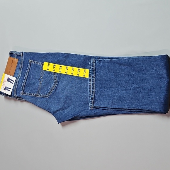 Lucky Brand Mid Rise Straight Blue Jeans 6/28 .NWT - Picture 3 of 3